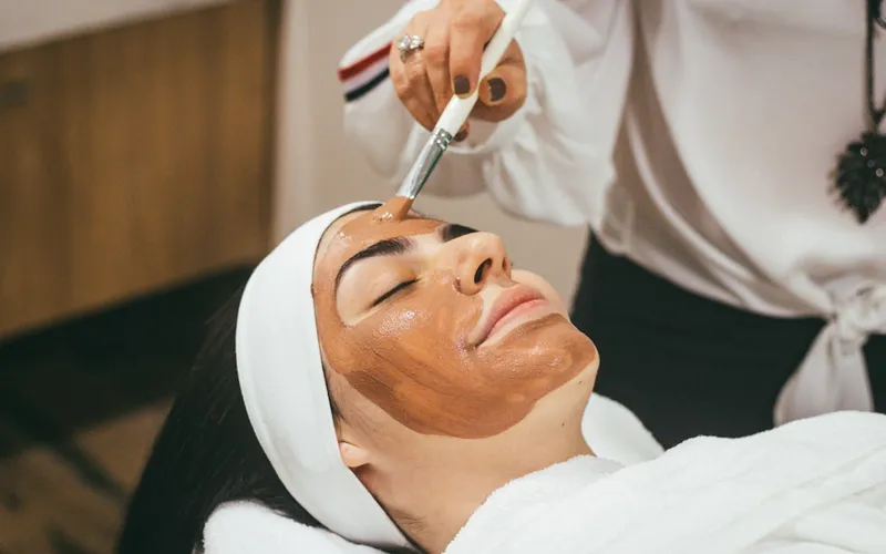 Aura Beauty & Güzellik Merkezi medikal cilt bakımı uygulaması